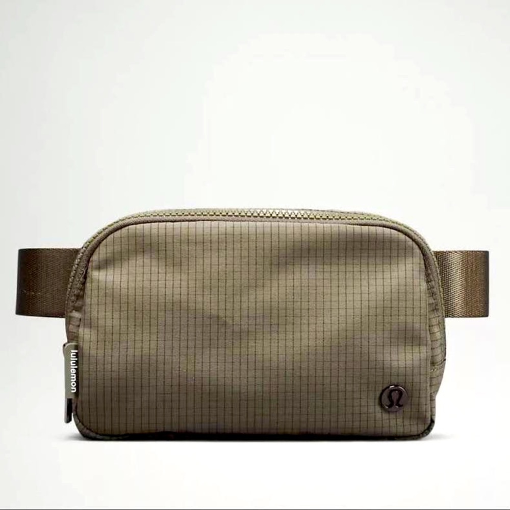 Lululemon Everywhere Belt Bag